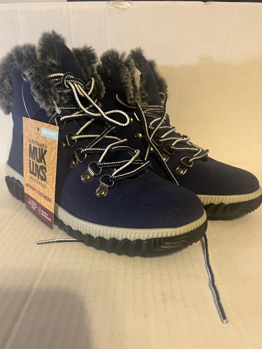 Muk Luks NWT size 6W Navy Faux-Fur Trim Lace-Up Winter Boots